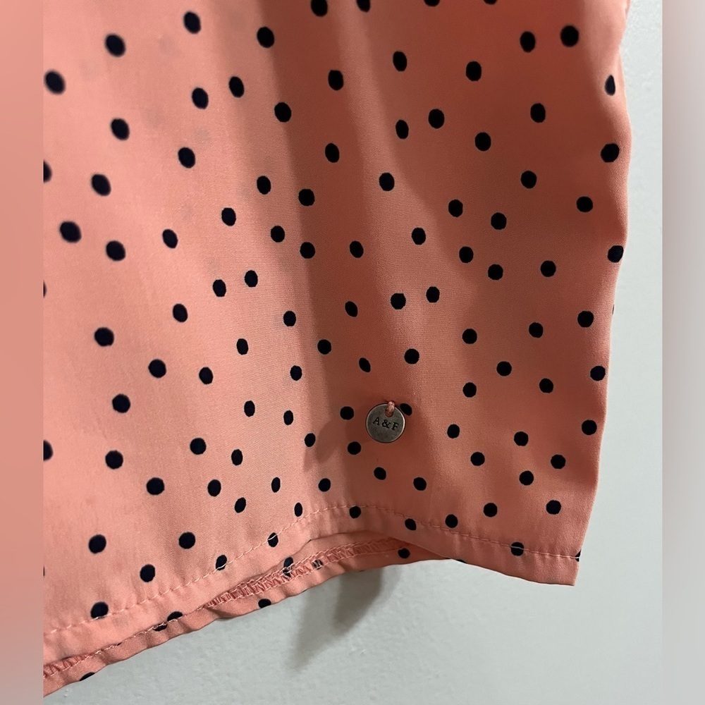 Abercrombie & Fitch women’s small pink/black polka dot slit back dress tshirt - Picture 3 of 9